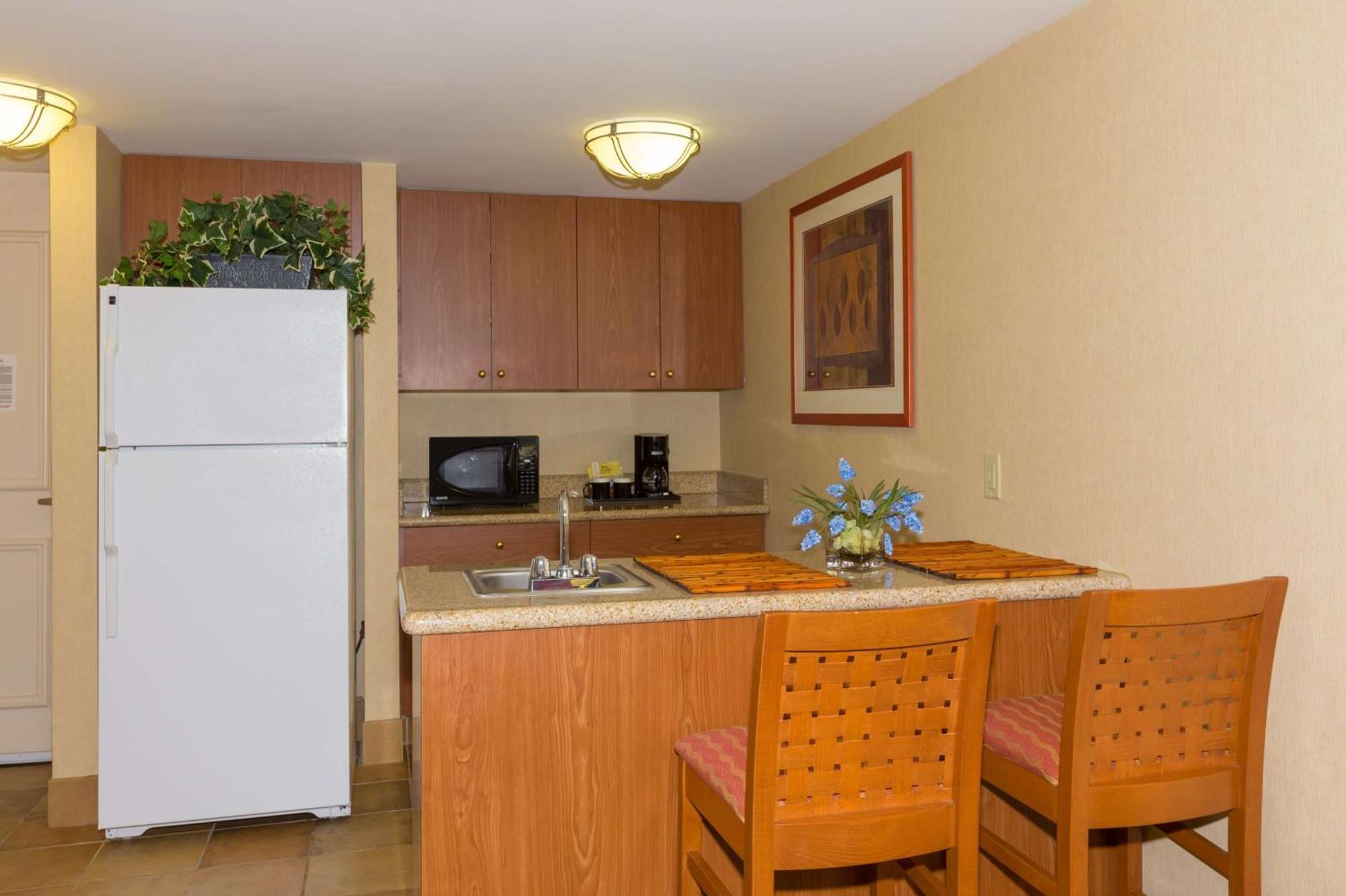 Hilton Garden Buffalo Airport 3*
