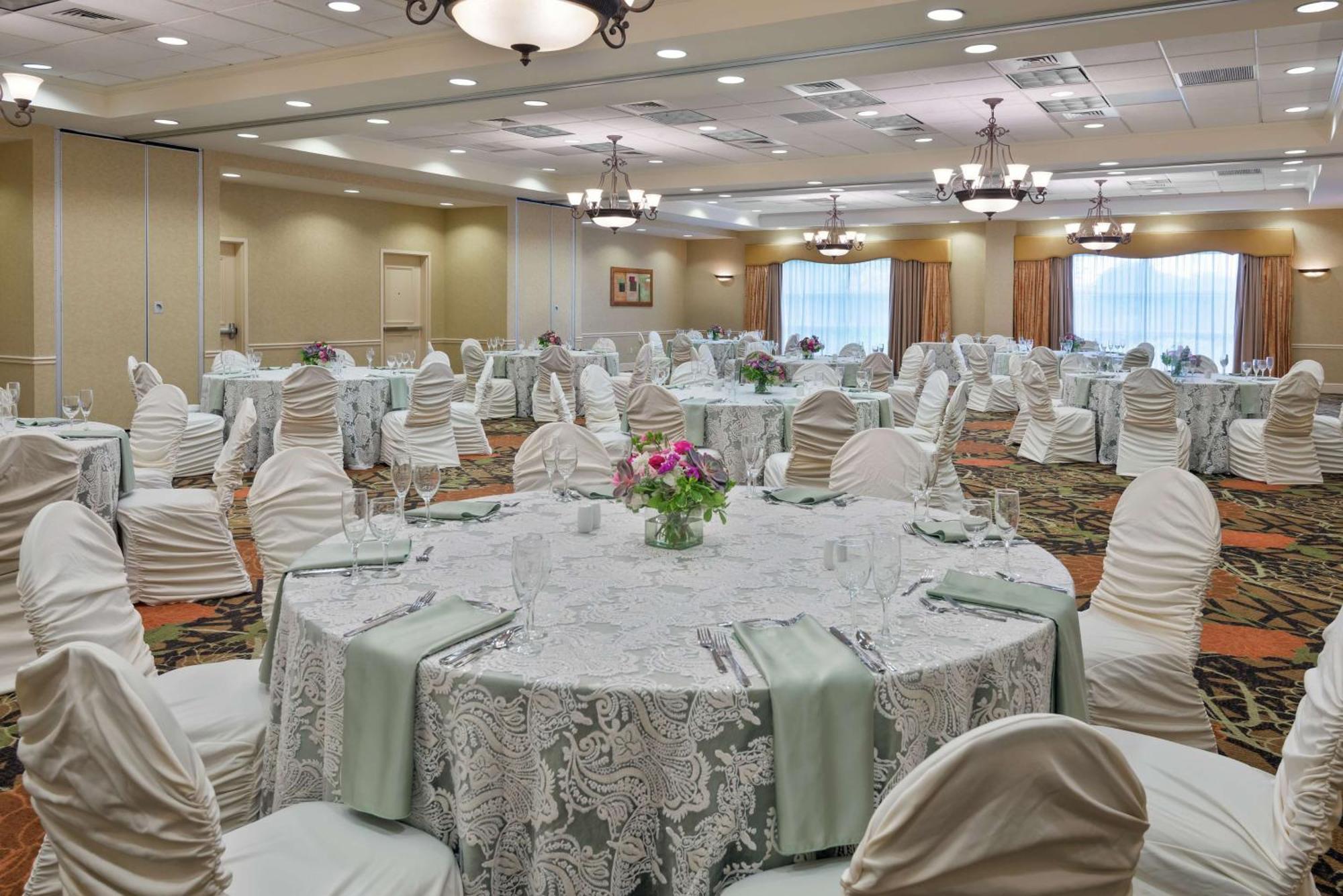 Hilton Garden Buffalo Airport 3*