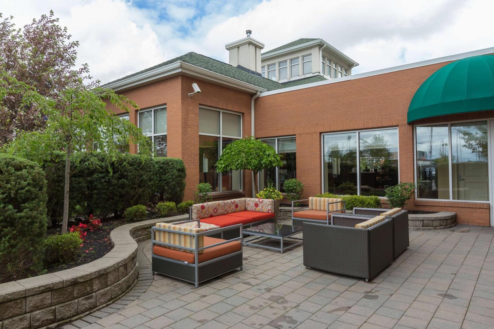 Hilton Garden Buffalo Airport 3*